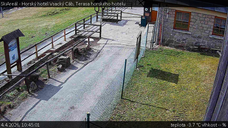 SkiAreál - Horský hotel Vsacký Cáb - Terasa horského hotelu - 4.4.2026 v 10:45