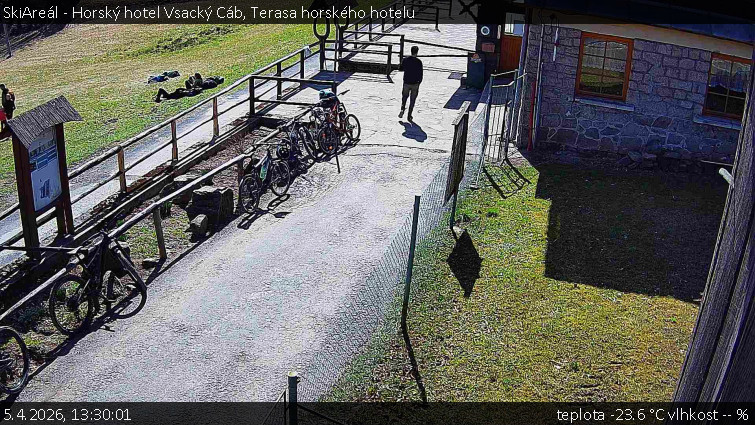SkiAreál - Horský hotel Vsacký Cáb - Terasa horského hotelu - 5.4.2026 v 13:30