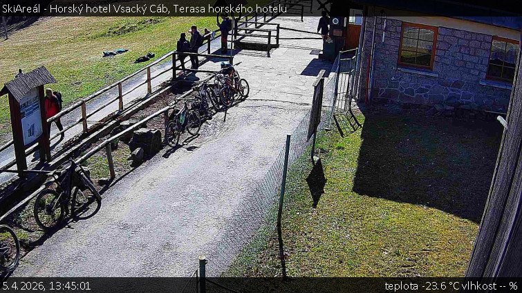 SkiAreál - Horský hotel Vsacký Cáb - Terasa horského hotelu - 5.4.2026 v 13:45