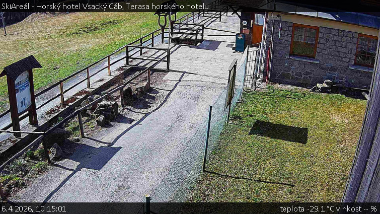 SkiAreál - Horský hotel Vsacký Cáb - Terasa horského hotelu - 6.4.2026 v 10:15