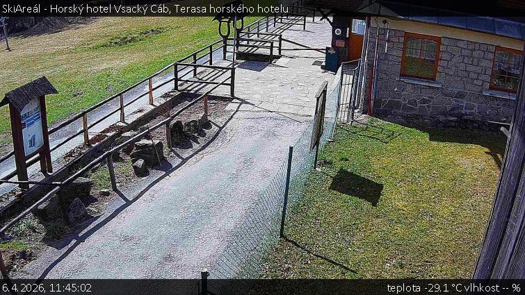 SkiAreál - Horský hotel Vsacký Cáb - Terasa horského hotelu - 6.4.2026 v 11:45