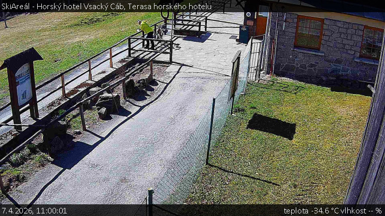 SkiAreál - Horský hotel Vsacký Cáb - Terasa horského hotelu - 7.4.2026 v 11:00