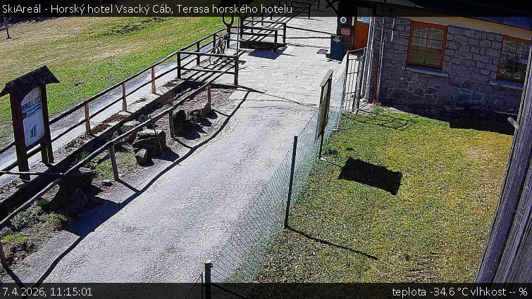 SkiAreál - Horský hotel Vsacký Cáb - Terasa horského hotelu - 7.4.2026 v 11:15