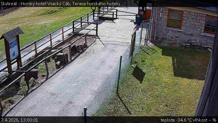 SkiAreál - Horský hotel Vsacký Cáb - Terasa horského hotelu - 7.4.2026 v 13:00
