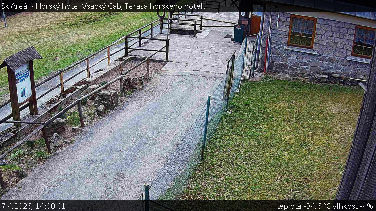 SkiAreál - Horský hotel Vsacký Cáb - Terasa horského hotelu - 7.4.2026 v 14:00