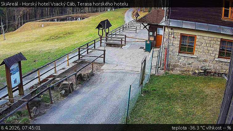 SkiAreál - Horský hotel Vsacký Cáb - Terasa horského hotelu - 8.4.2026 v 07:45