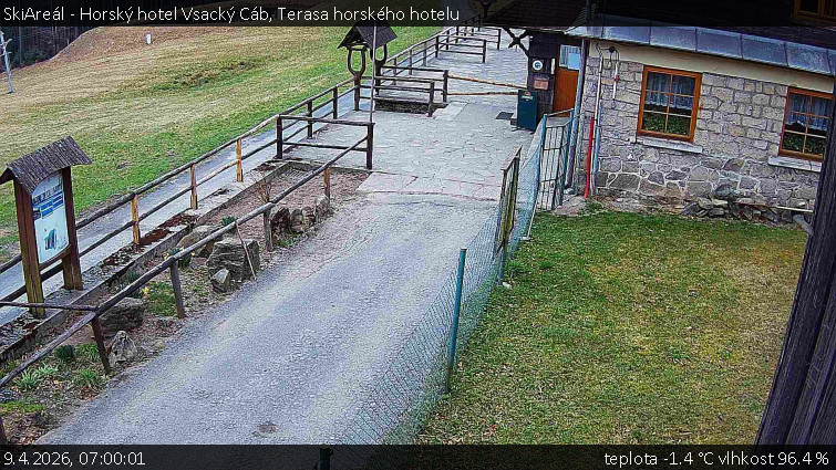SkiAreál - Horský hotel Vsacký Cáb - Terasa horského hotelu - 9.4.2026 v 07:00