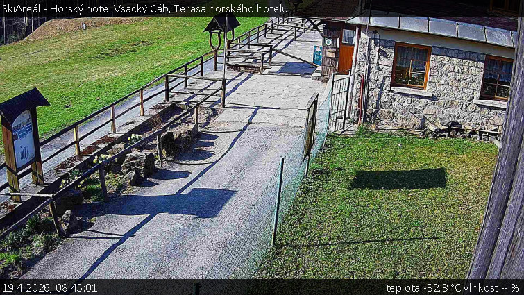 SkiAreál - Horský hotel Vsacký Cáb - Terasa horského hotelu - 19.4.2026 v 08:45
