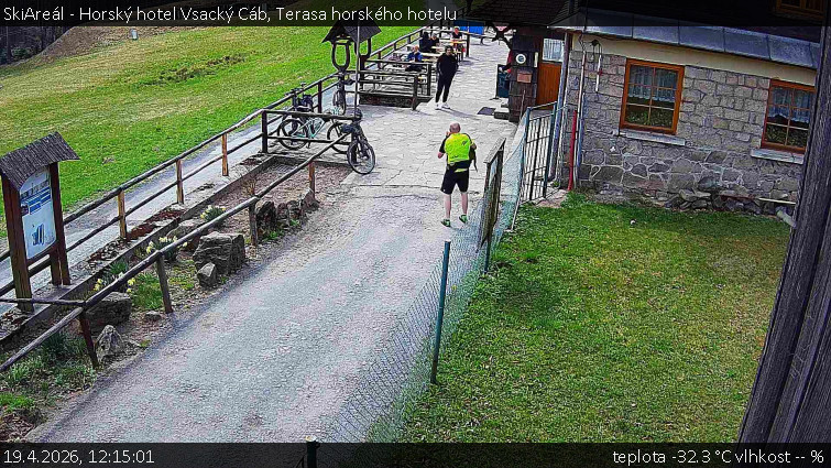 SkiAreál - Horský hotel Vsacký Cáb - Terasa horského hotelu - 19.4.2026 v 12:15
