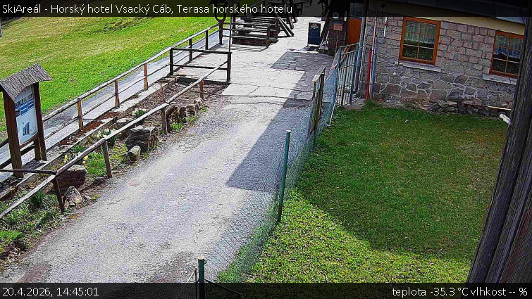 SkiAreál - Horský hotel Vsacký Cáb - Terasa horského hotelu - 20.4.2026 v 14:45