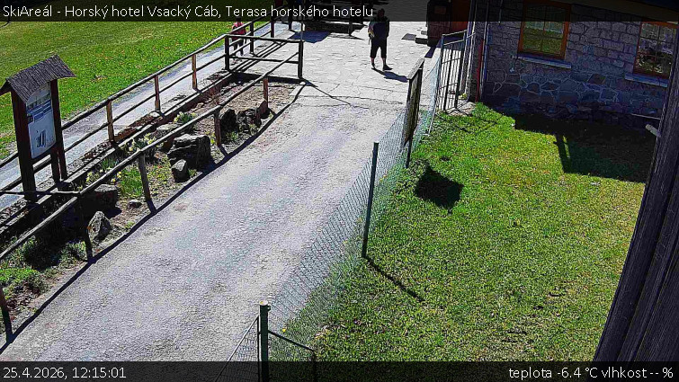 SkiAreál - Horský hotel Vsacký Cáb - Terasa horského hotelu - 25.4.2026 v 12:15