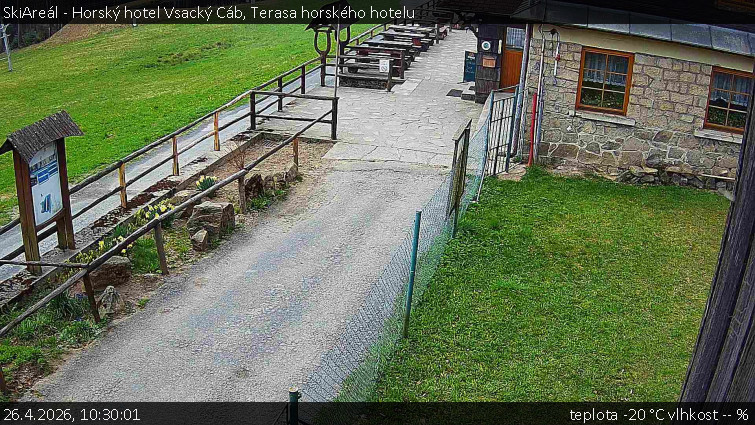 SkiAreál - Horský hotel Vsacký Cáb - Terasa horského hotelu - 26.4.2026 v 10:30