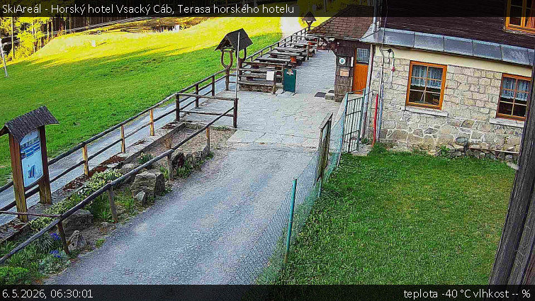 SkiAreál - Horský hotel Vsacký Cáb - Terasa horského hotelu - 6.5.2026 v 06:30