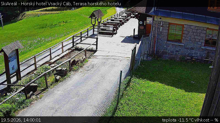 SkiAreál - Horský hotel Vsacký Cáb - Terasa horského hotelu - 19.5.2026 v 14:00