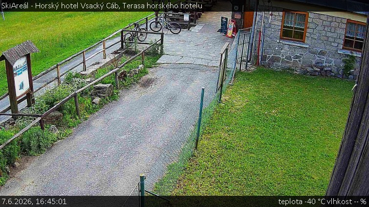 SkiAreál - Horský hotel Vsacký Cáb - Terasa horského hotelu - 7.6.2026 v 16:45