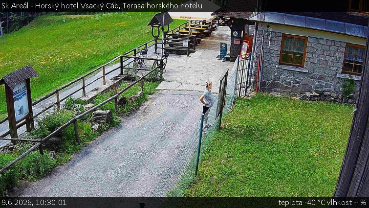 SkiAreál - Horský hotel Vsacký Cáb - Terasa horského hotelu - 9.6.2026 v 10:30
