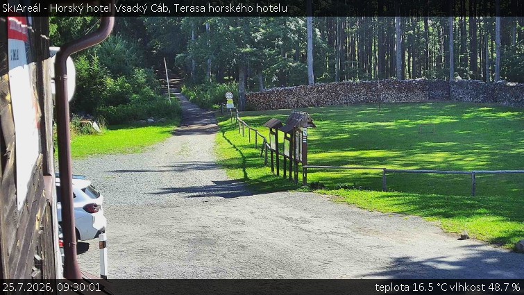 SkiAreál - Horský hotel Vsacký Cáb - Terasa horského hotelu - 25.7.2026 v 09:30