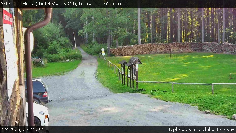 SkiAreál - Horský hotel Vsacký Cáb - Terasa horského hotelu - 4.8.2026 v 07:45