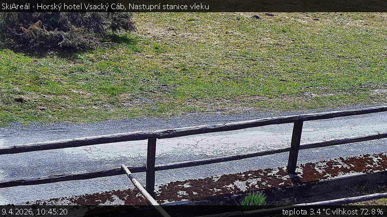 SkiAreál - Horský hotel Vsacký Cáb - Nastupní stanice vleku - 9.4.2026 v 10:45
