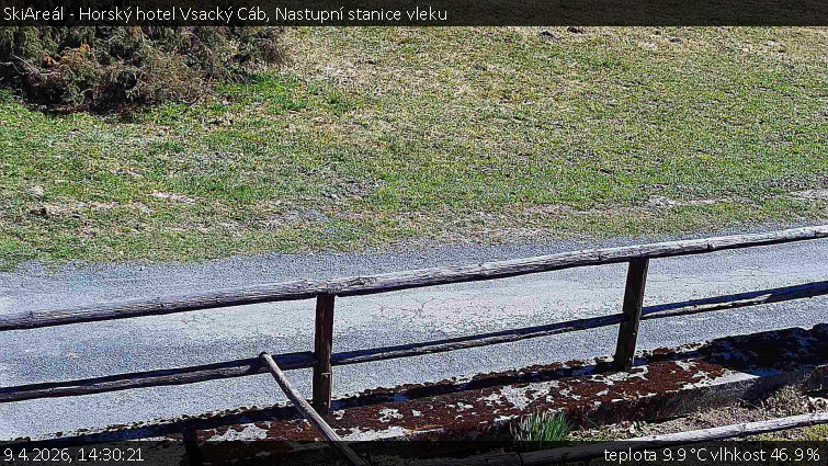 SkiAreál - Horský hotel Vsacký Cáb - Nastupní stanice vleku - 9.4.2026 v 14:30