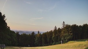 SkiAreál – Berghotel Vsacký Cáb - Betreten der Laufbahnen - 1.8.2026 v 05:46 SkiAreál – Berghotel Vsacký Cáb - Betreten der Laufbahnen - 1.8.2026 v 05:46