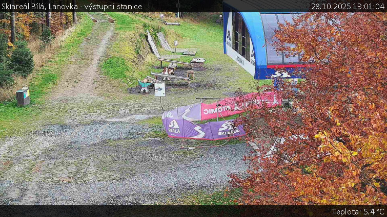 Skiareál Bílá - Lanovka - výstupní stanice - 28.10.2025 v 13:01 Skiareál Bílá - Lanovka - výstupní stanice - 28.10.2025 v 13:01