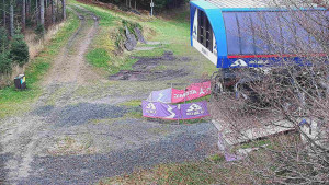 Skiareál Bílá - Lanovka - výstupní stanice - 8.11.2025 v 08:01 Skiareál Bílá - Lanovka - výstupní stanice - 8.11.2025 v 08:01