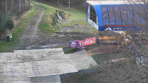 Skiareál Bílá - Lanovka - výstupní stanice - 14.11.2025 v 15:31 Skiareál Bílá - Lanovka - výstupní stanice - 14.11.2025 v 15:31