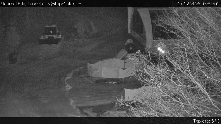 Skiareál Bílá - Lanovka - výstupní stanice - 17.12.2025 v 05:31