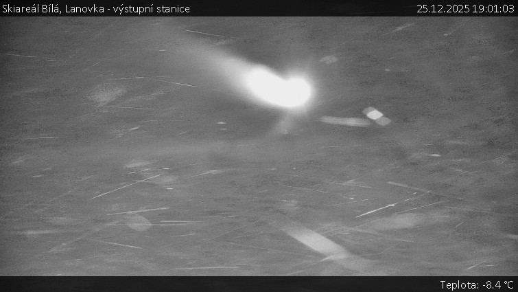 Skiareál Bílá - Lanovka - výstupní stanice - 25.12.2025 v 19:01