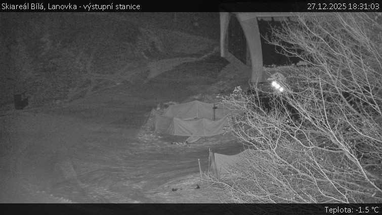 Skiareál Bílá - Lanovka - výstupní stanice - 27.12.2025 v 18:31
