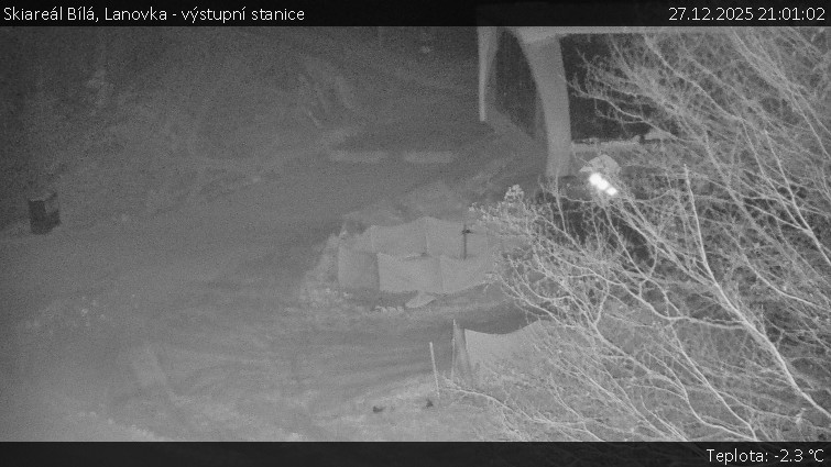 Skiareál Bílá - Lanovka - výstupní stanice - 27.12.2025 v 21:01