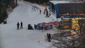 Skiareál Bílá - Lanovka - výstupní stanice - 28.12.2025 v 16:01 Skiareál Bílá - Lanovka - výstupní stanice - 28.12.2025 v 16:01