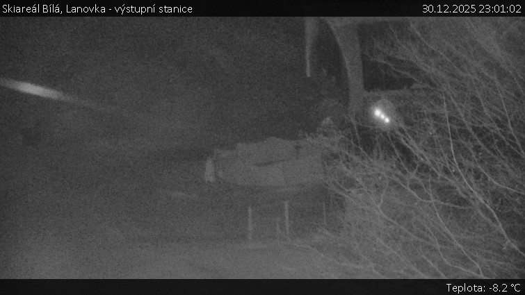 Skiareál Bílá - Lanovka - výstupní stanice - 30.12.2025 v 23:01