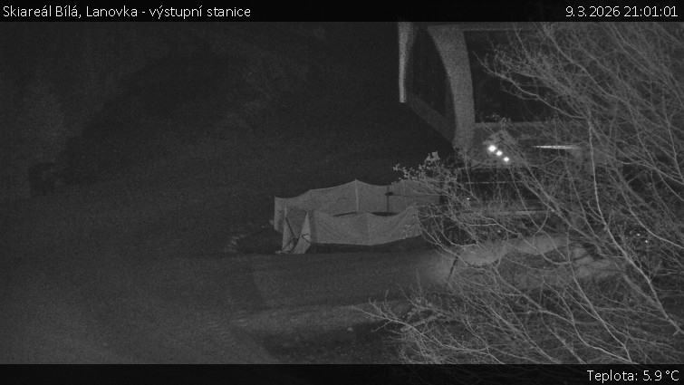 Skiareál Bílá - Lanovka - výstupní stanice - 9.3.2026 v 21:01