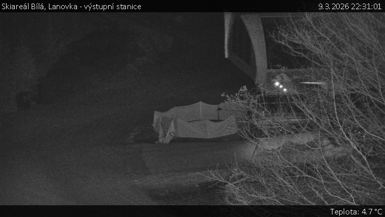 Skiareál Bílá - Lanovka - výstupní stanice - 9.3.2026 v 22:31