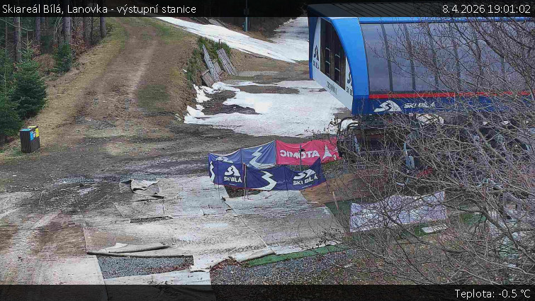 Skiareál Bílá - Lanovka - výstupní stanice - 8.4.2026 v 19:01