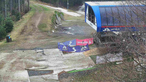 Skiareál Bílá - Lanovka - výstupní stanice - 14.4.2026 v 08:31 Skiareál Bílá - Lanovka - výstupní stanice - 14.4.2026 v 08:31