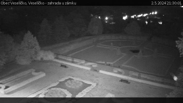 Obec Veselíčko - Veselíčko - zahrada u zámku - 2.5.2024 v 21:30