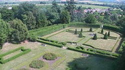 Veselíčko – garden by the chateau