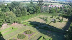 Veselíčko – garden by the chateau