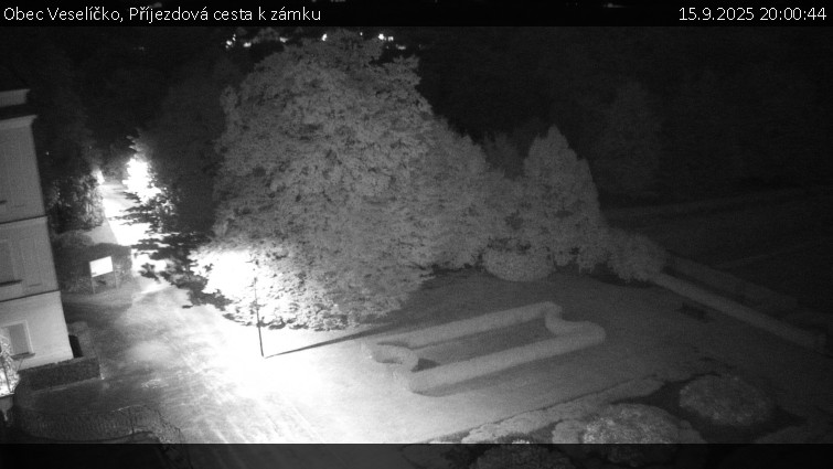 Obec Veselíčko - Příjezdová cesta k zámku - 15.9.2025 v 20:00 Obec Veselíčko - Příjezdová cesta k zámku - 15.9.2025 v 20:00