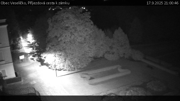 Obec Veselíčko - Příjezdová cesta k zámku - 17.9.2025 v 21:00