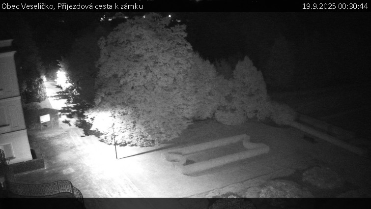 Obec Veselíčko - Příjezdová cesta k zámku - 19.9.2025 v 00:30