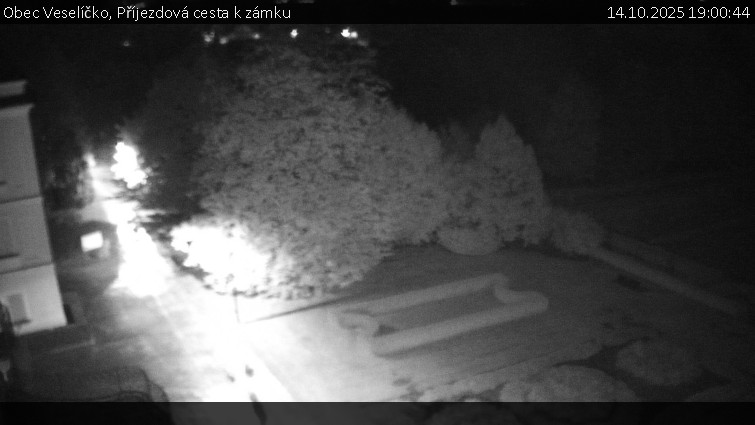 Obec Veselíčko - Příjezdová cesta k zámku - 14.10.2025 v 19:00 Obec Veselíčko - Příjezdová cesta k zámku - 14.10.2025 v 19:00