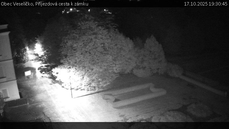 Obec Veselíčko - Příjezdová cesta k zámku - 17.10.2025 v 19:30 Obec Veselíčko - Příjezdová cesta k zámku - 17.10.2025 v 19:30