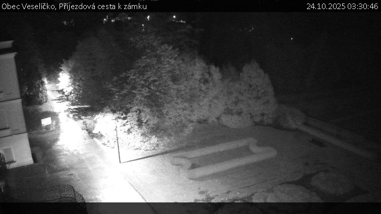Obec Veselíčko - Příjezdová cesta k zámku - 24.10.2025 v 03:30 Obec Veselíčko - Příjezdová cesta k zámku - 24.10.2025 v 03:30