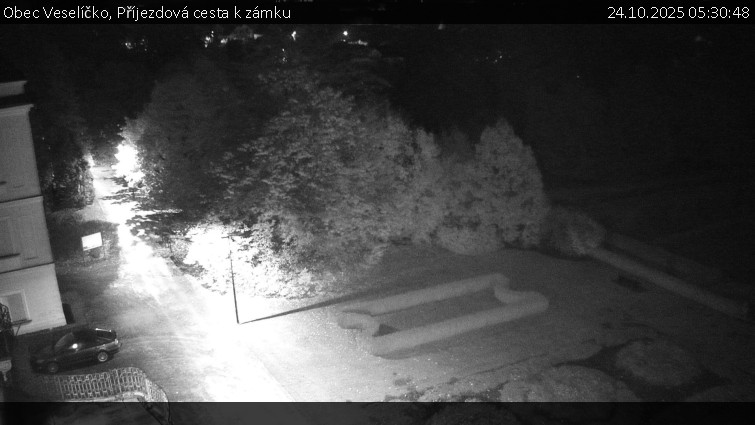 Obec Veselíčko - Příjezdová cesta k zámku - 24.10.2025 v 05:30 Obec Veselíčko - Příjezdová cesta k zámku - 24.10.2025 v 05:30
