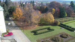 Příjezdová cesta k zámku