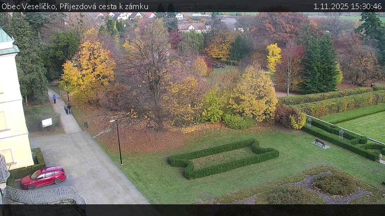 Obec Veselíčko - Příjezdová cesta k zámku - 1.11.2025 v 15:30 Obec Veselíčko - Příjezdová cesta k zámku - 1.11.2025 v 15:30